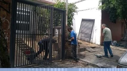 Portão Basculante — Instalação e acabamento - antes